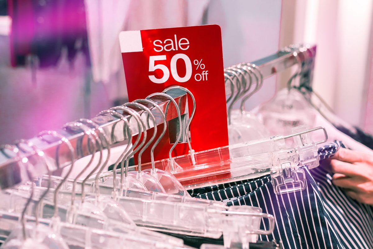 The Trap in Seasonal Discounts